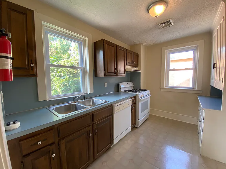 22 Walnut St — Photo 10