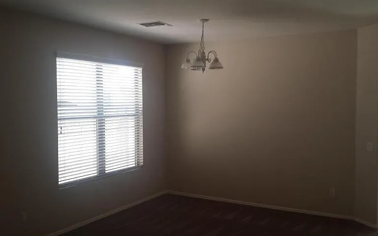 1109 E Estate Rd — Photo 2