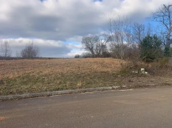 305 Eagle Claw Ln, Dandridge, TN 37725