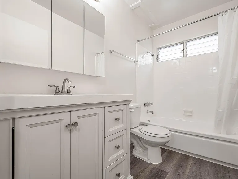 11427 Oxnard — Photo 12