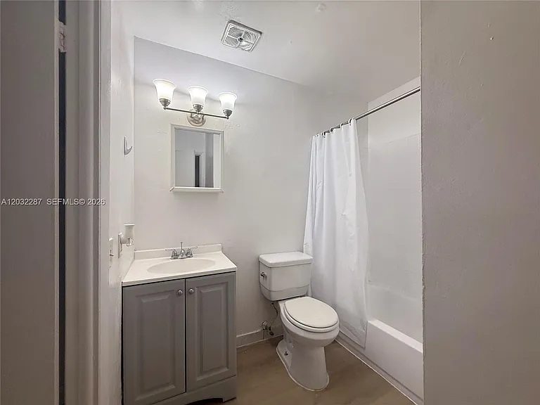 12215 W Dixie Hwy #306 — Photo 12