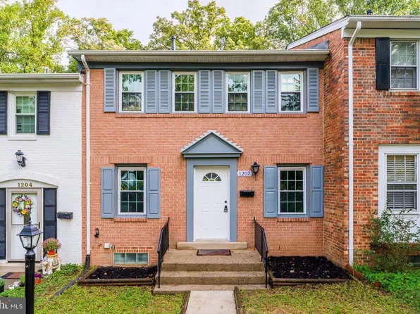 1202 Fox Run Pl, Woodbridge, VA 22191
