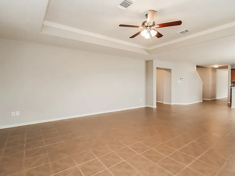 21619 Kingston Terrace Ln — Photo 5