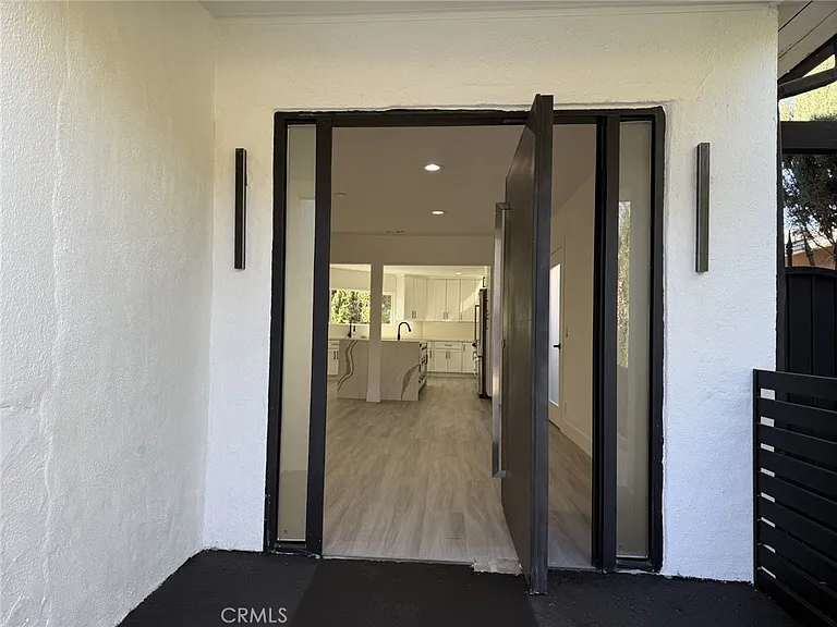 5527 Beckford Ave — Photo 5