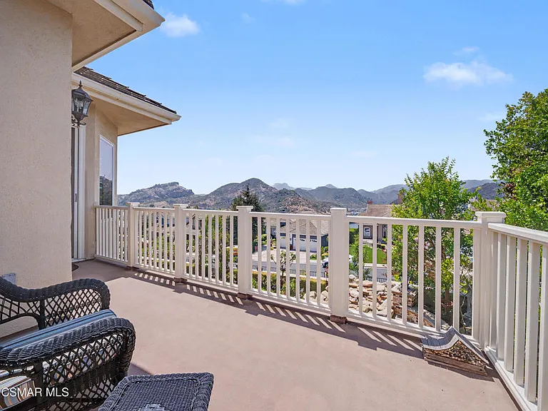 520 Ravensbury St — Photo 31