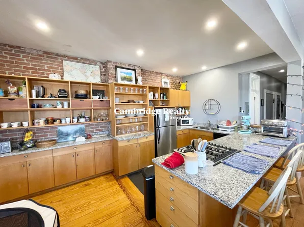 18 Sunset St, Roxbury Crossing, MA