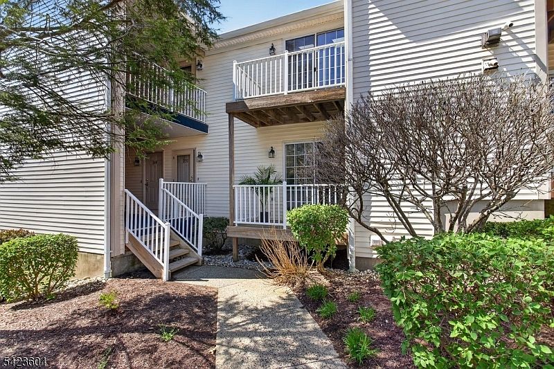 1st image of 252 Potomac Dr