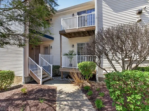 252 Potomac Dr, Basking Ridge, NJ 07920