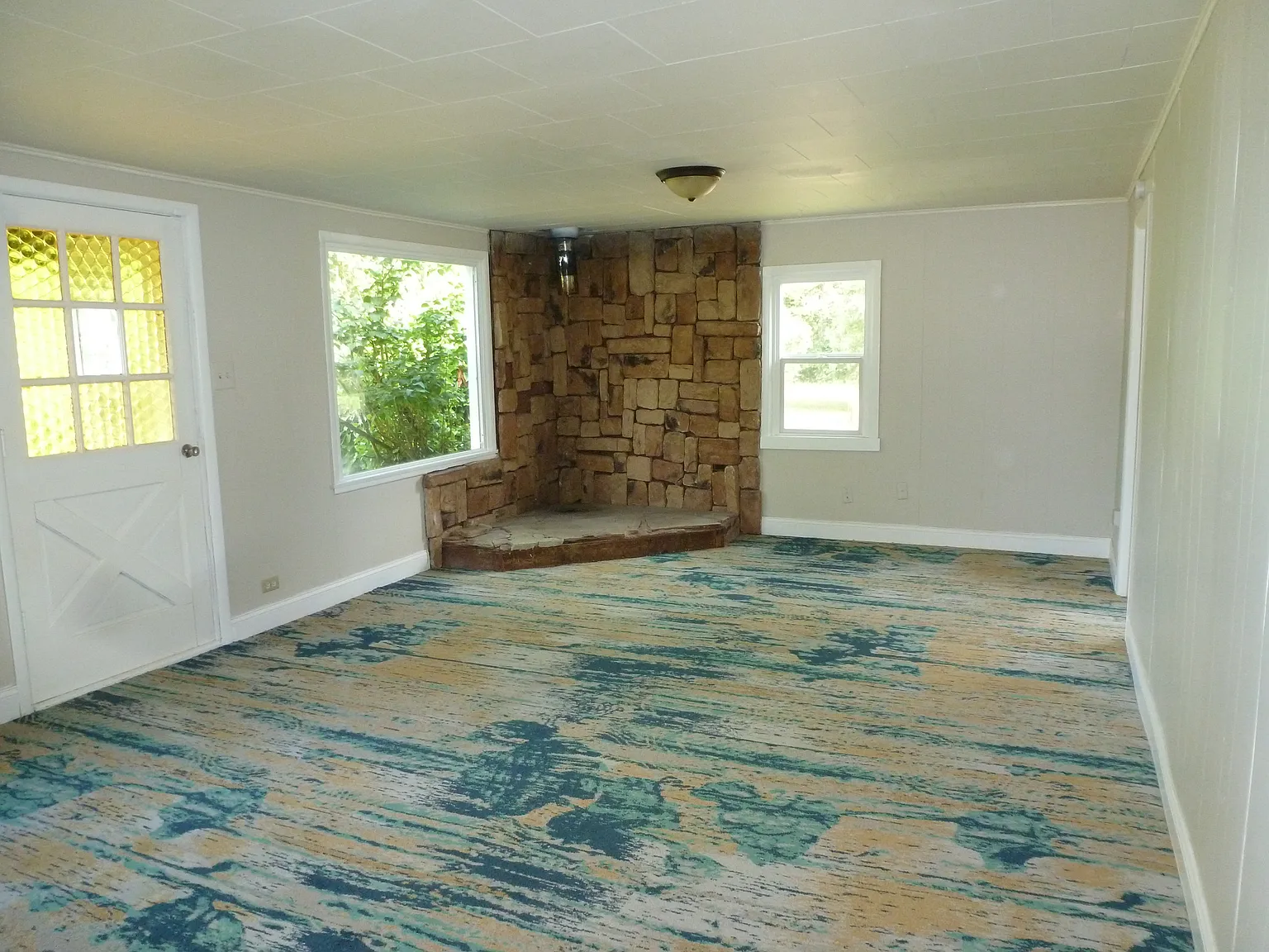 3 bed, 1300 sqft, $2,495 — Photo 2