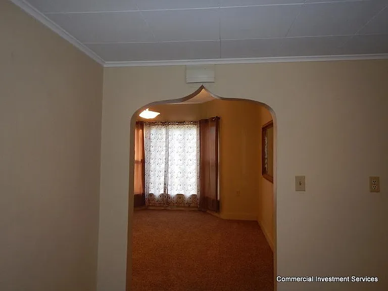 409 W 3rd St — Photo 17