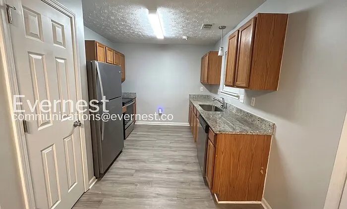 1311 Birch Ct — Photo 6