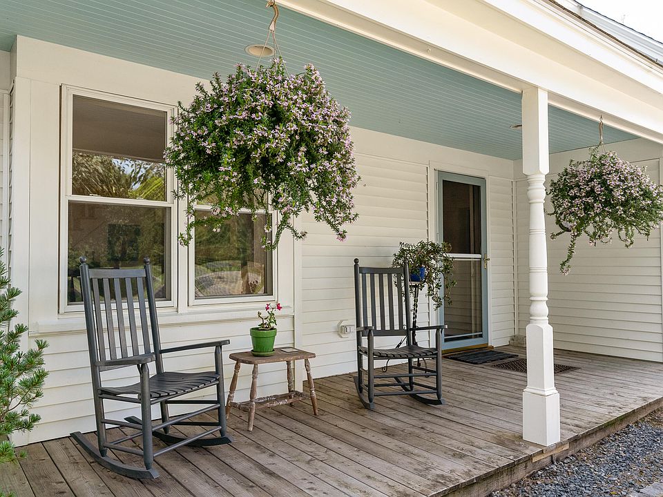 261 Center Street, Nobleboro, ME 04555 Zillow