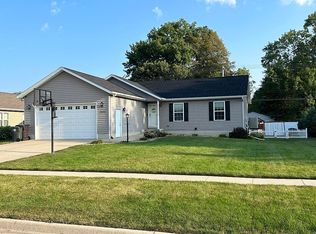 1409 Springbrook Dr, Cedar Falls, IA 50613