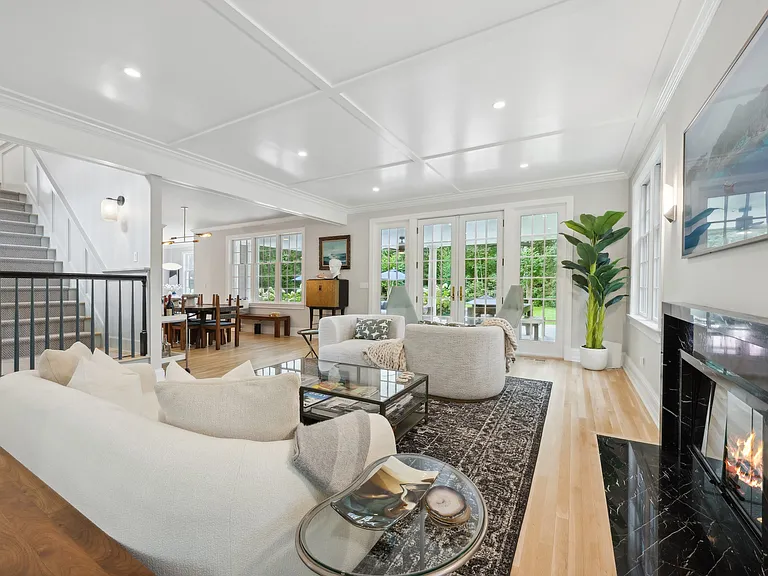 10 Eastview Ct — Photo 4