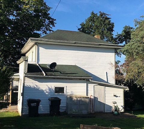 3rd image of 203 W Millersburg St