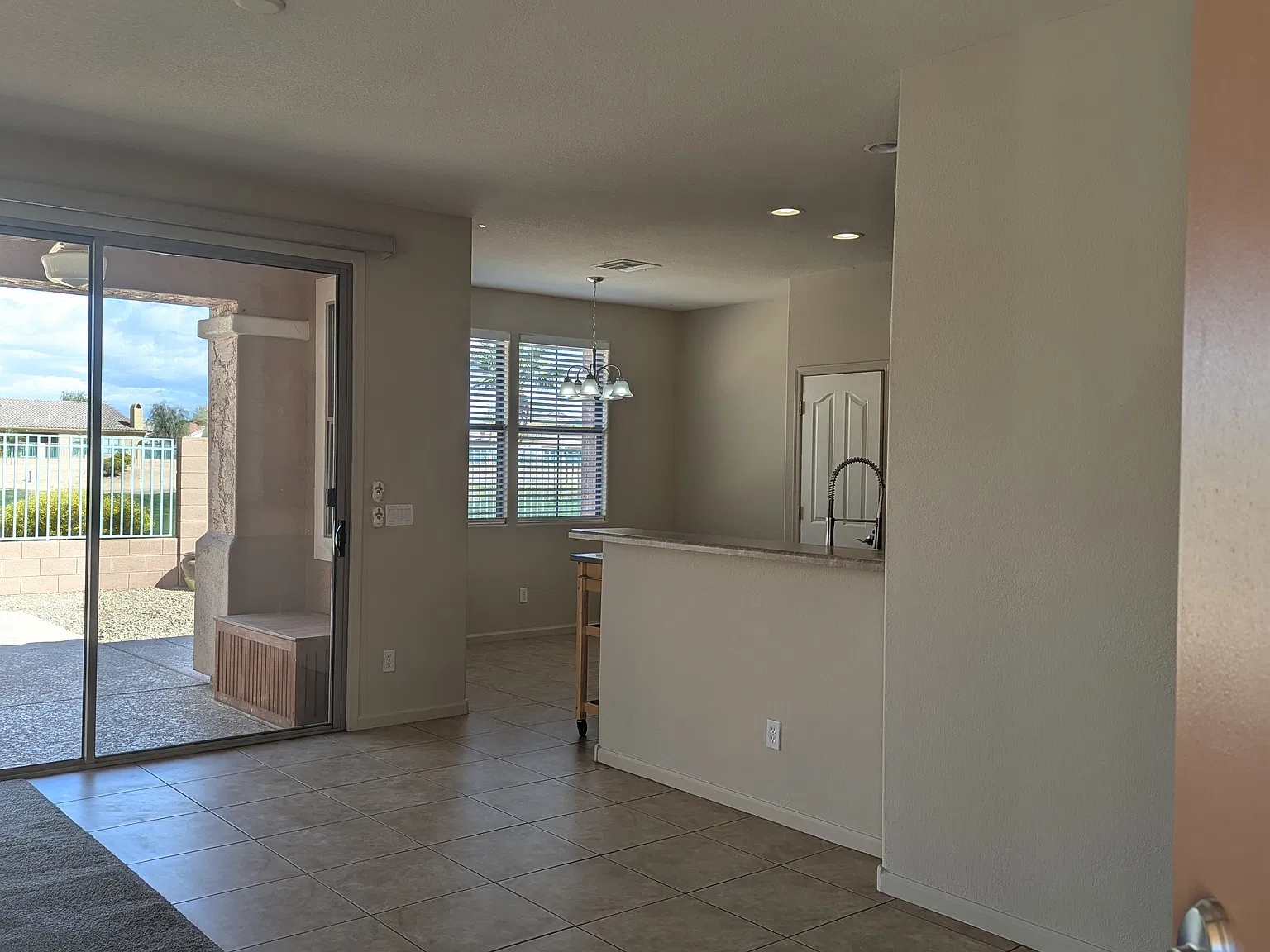 2 bed, 1572 sqft, $1,900 — Photo 4