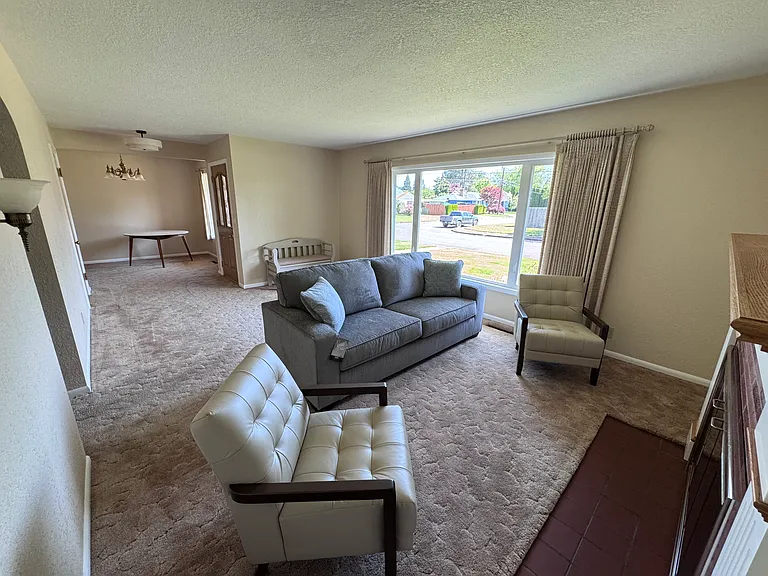 1345 NE 9th St — Photo 7