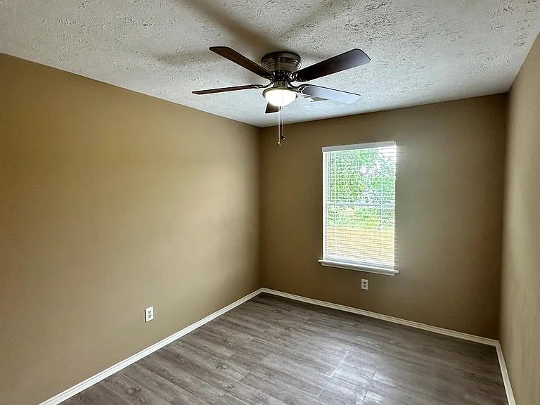 6910 Bayou Crest Dr — Photo 13