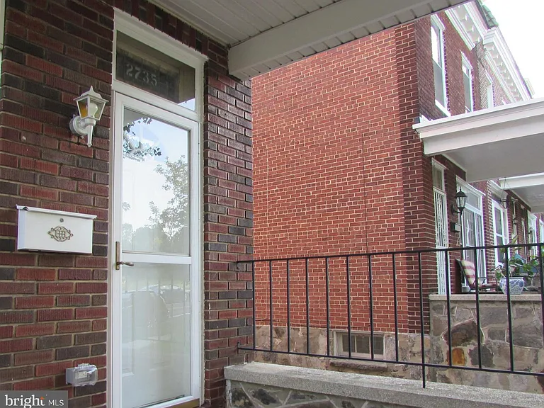 2735 Chesterfield Ave — Photo 2