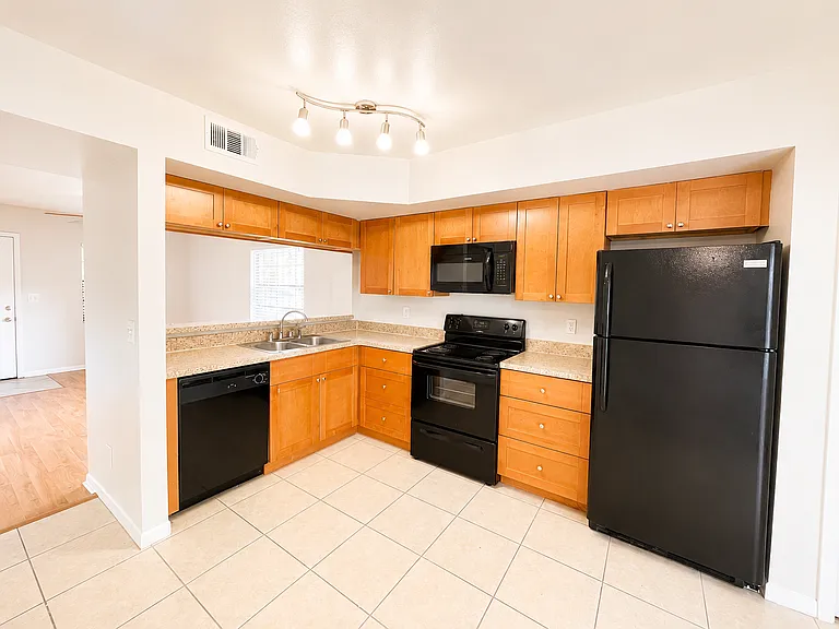 506 S Albany Ave #A — Photo 9