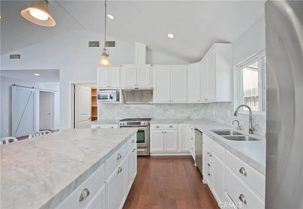 4 bed, 2264 sqft, $6,500 — Photo 4