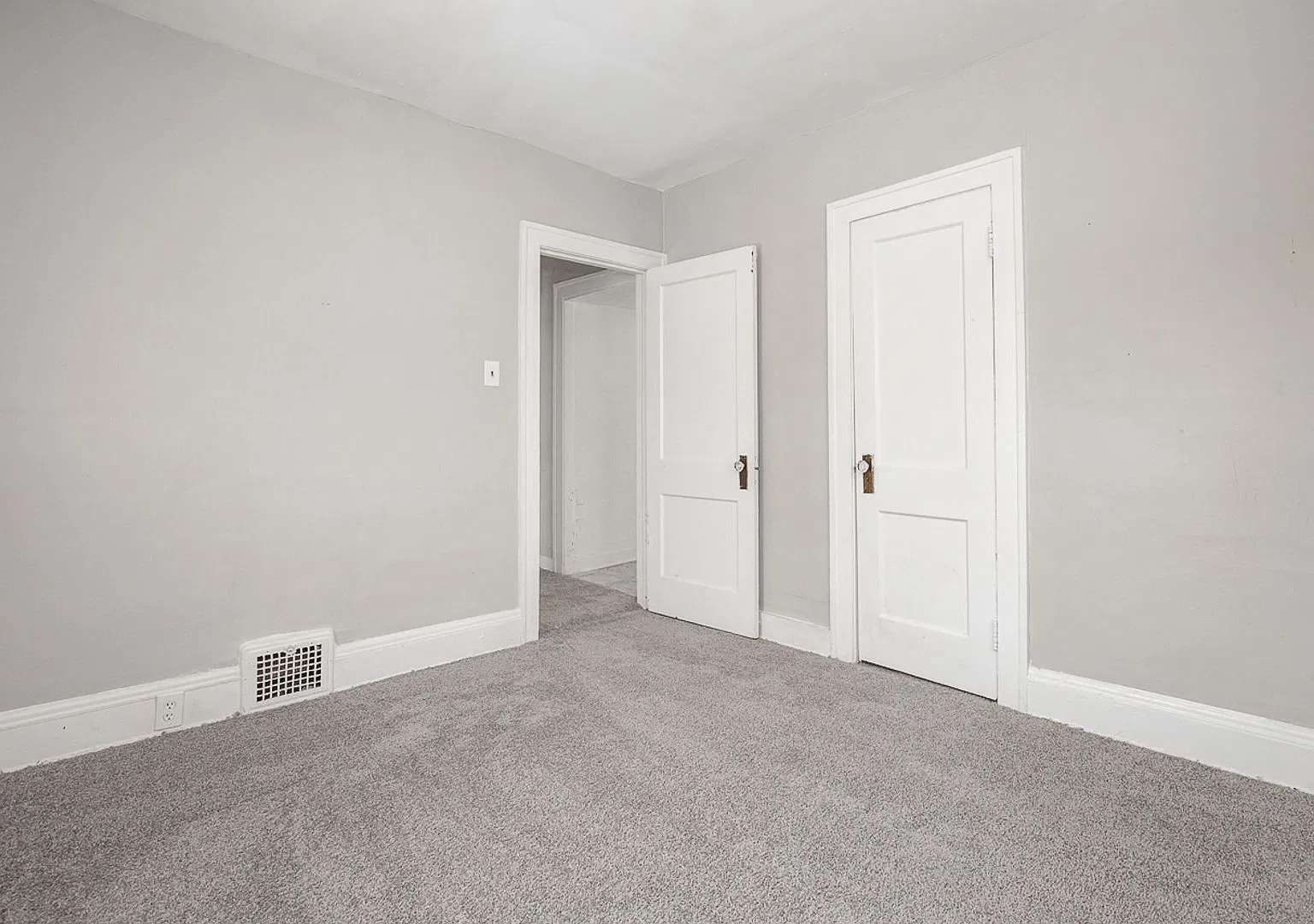 8505 Garfield — Photo 3