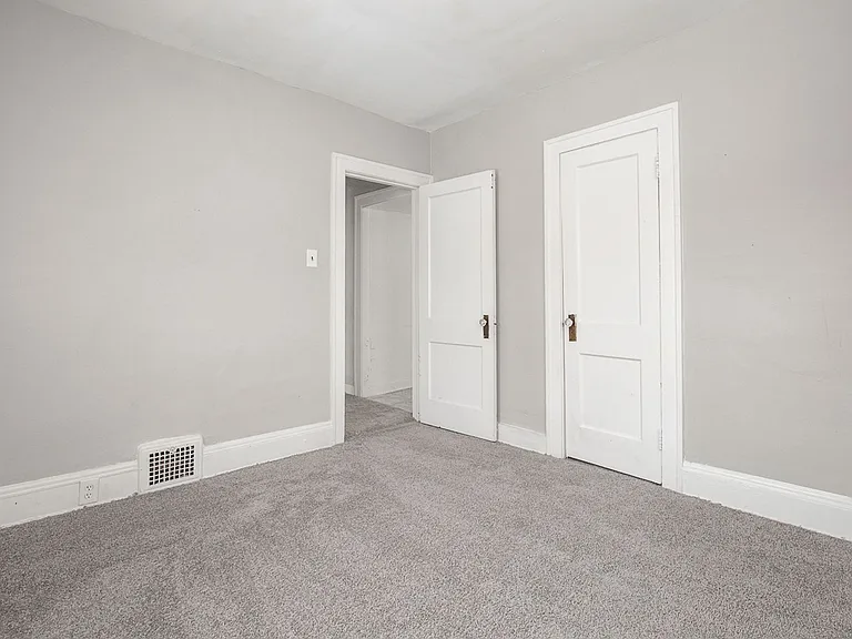 8505 Garfield — Photo 3