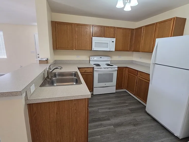 101 Silverstone Dr #101 — Photo 7