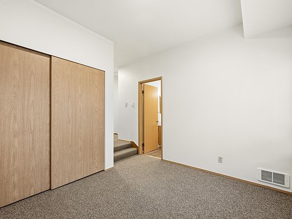 4th image of 103 Vine St #0257e7dbc