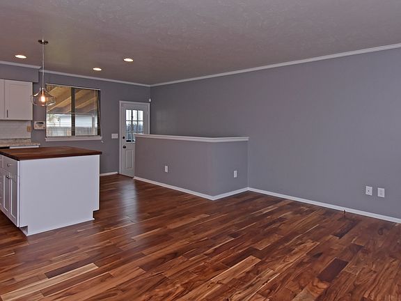 3rd image of 1421 S King Ct