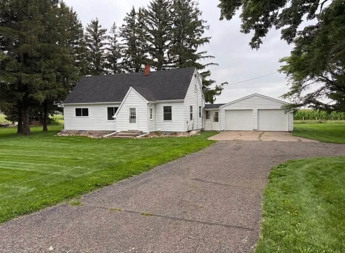 3 bed, 1000 sqft, $2,000 — Photo 1