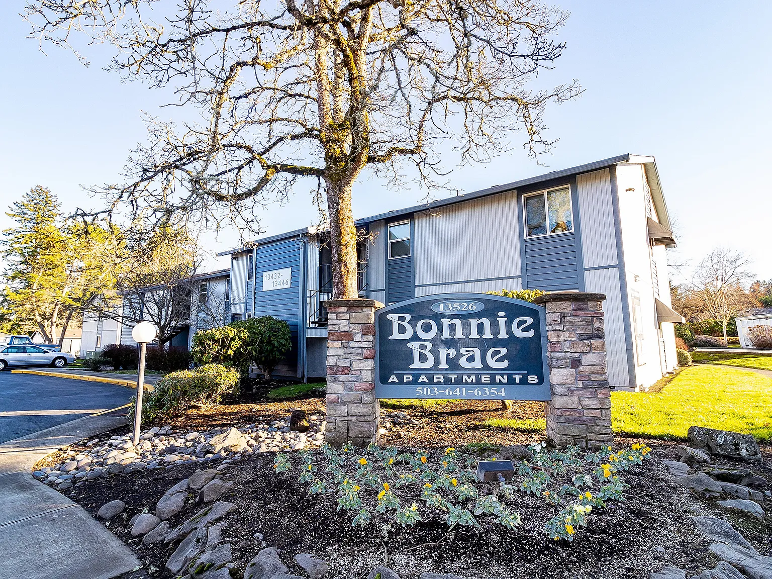 Bonnie Brae Apartments — Photo 1