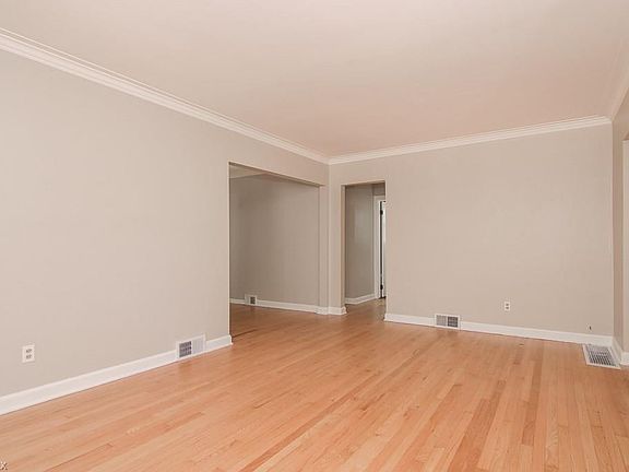 3rd image of 447 Cambridge Ave