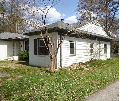 3rd image of 208 Stuttaford Dr