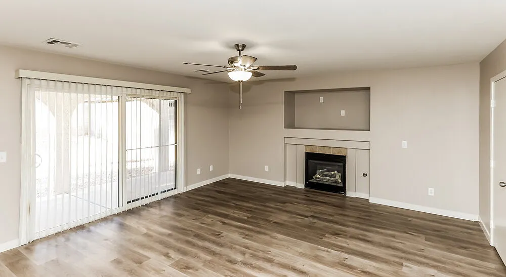 4 bed, 2.5 bath, 1741 sqft, $2,370 — Photo 3
