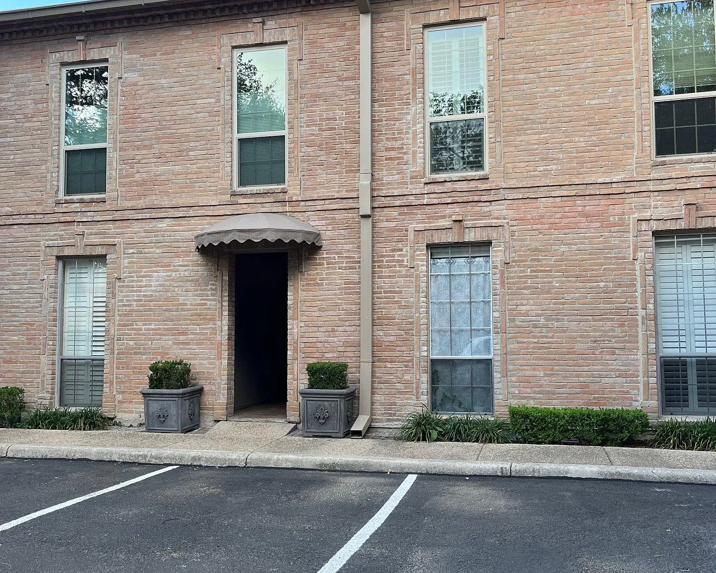 3 bed, 2501 sqft, $2,850 — Photo 1