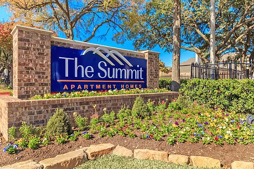 The Summit Apartments Photo 1
