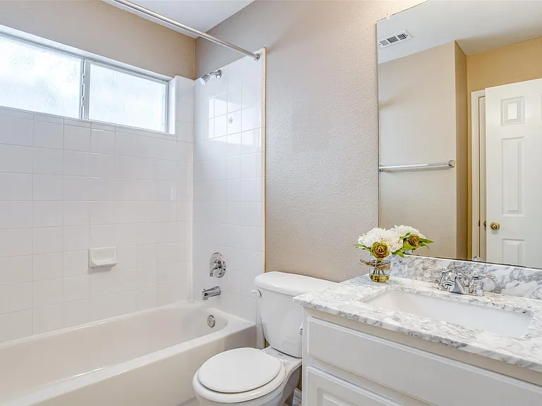 1402 Sunshine Dr — Photo 21