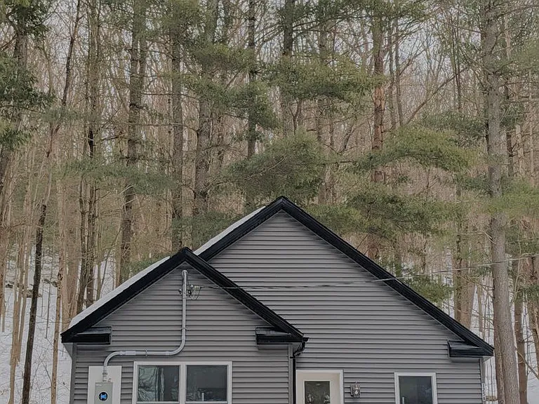 125A Tamarack Rd — Photo 1