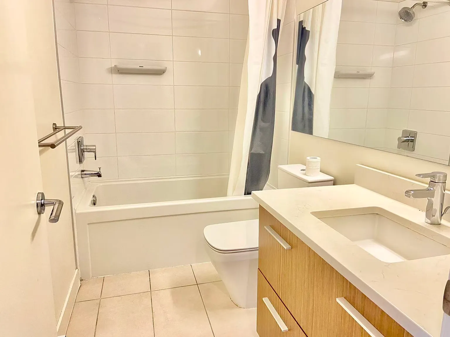 2 bed, 890 sqft, $3,400 — Photo 1