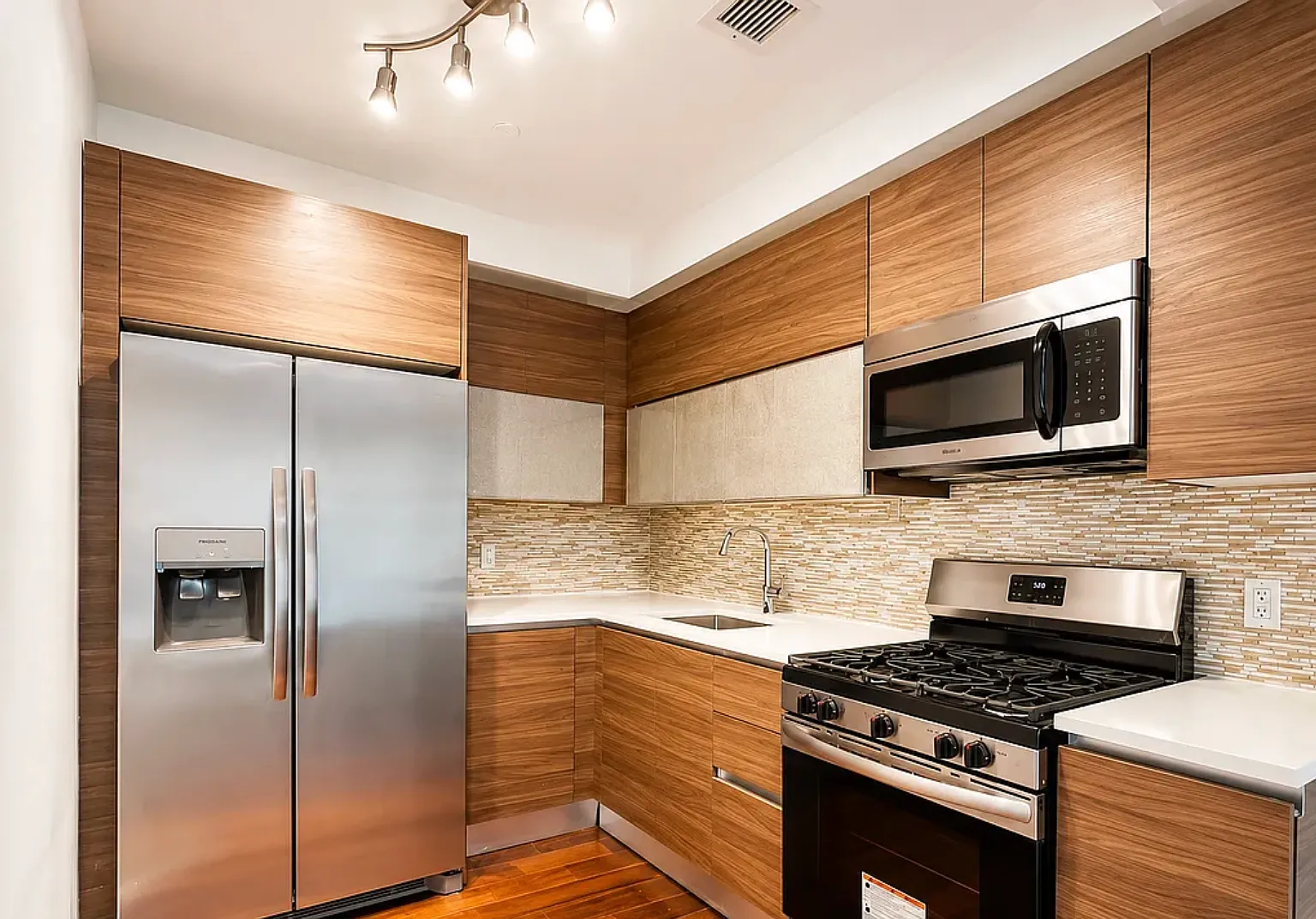 202 Macon Street — Photo 3
