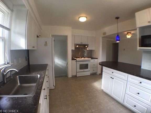 3rd image of 1673 Algiers Dr