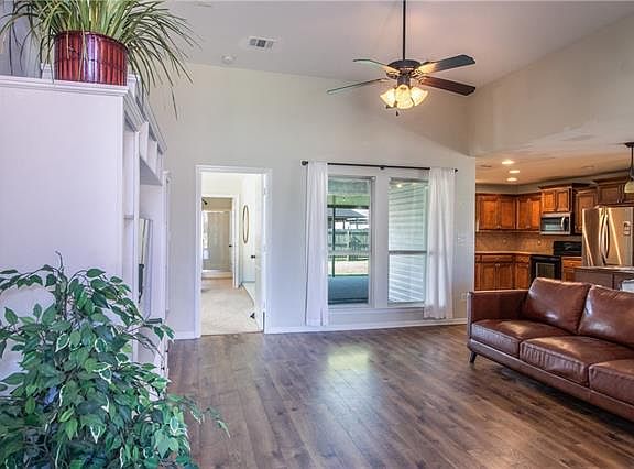 3rd image of 42365 Pebblestone Ave