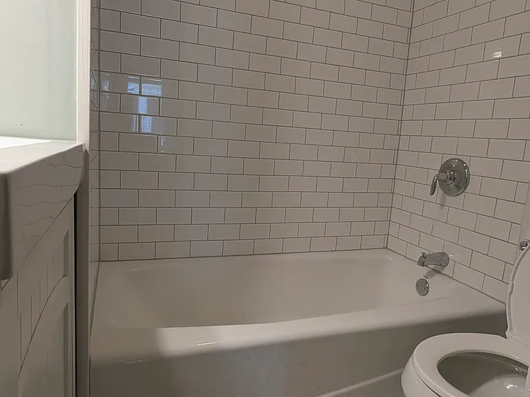 139 S Foster Ave — Photo 6