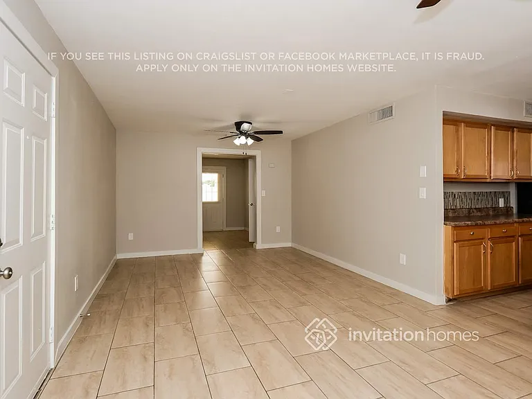 2211 N 54th Ln — Photo 2