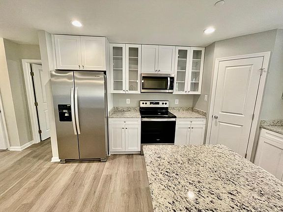 4th image of 29833 Hillview Dr