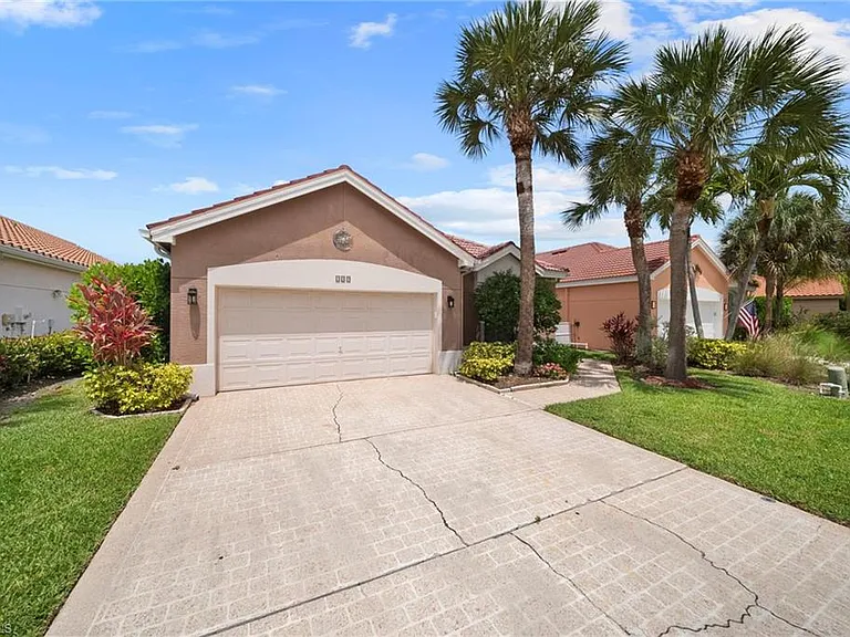 159 Lady Palm Dr — Photo 3