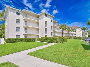 441 Quail Forest Blvd APT 302, Naples, FL 34105
