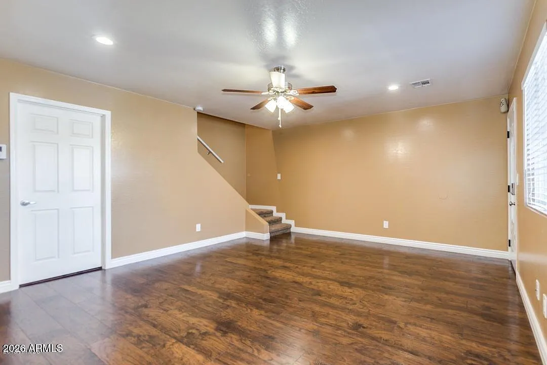3 bed, 2.0 bath, 1006 sqft, $1,800 — Photo 4