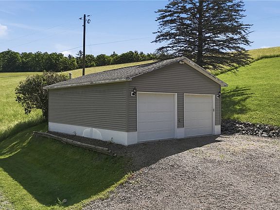 3rd image of 1024 Davis Rd